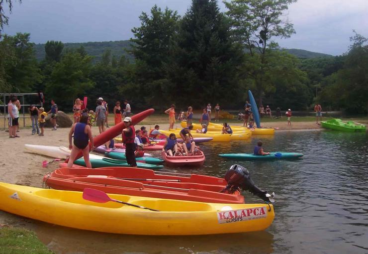 base nautique à côté du camping du lac