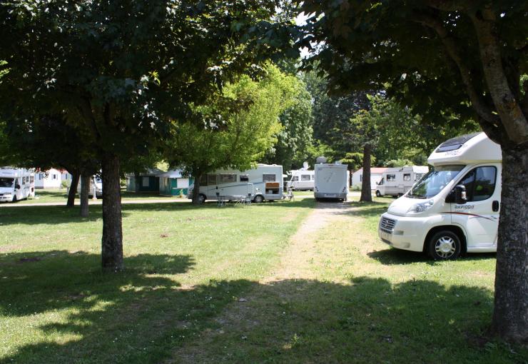 pitch in camping l'apamée