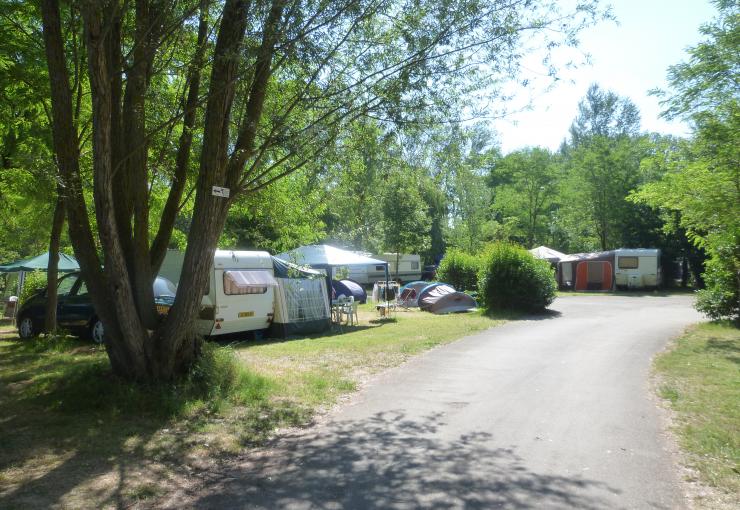 emplacement au camping la bastide à Mazères