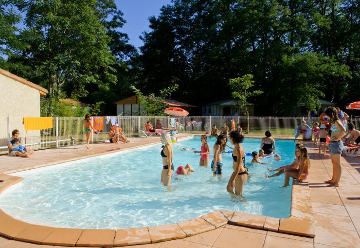 swimming pool at camping l'apamée