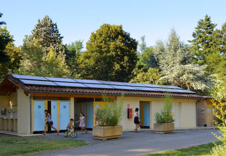 sanitary in camping l'apamée