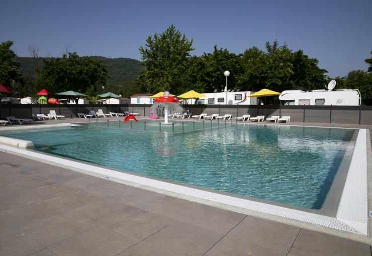 piscine du camping du lac à Foix