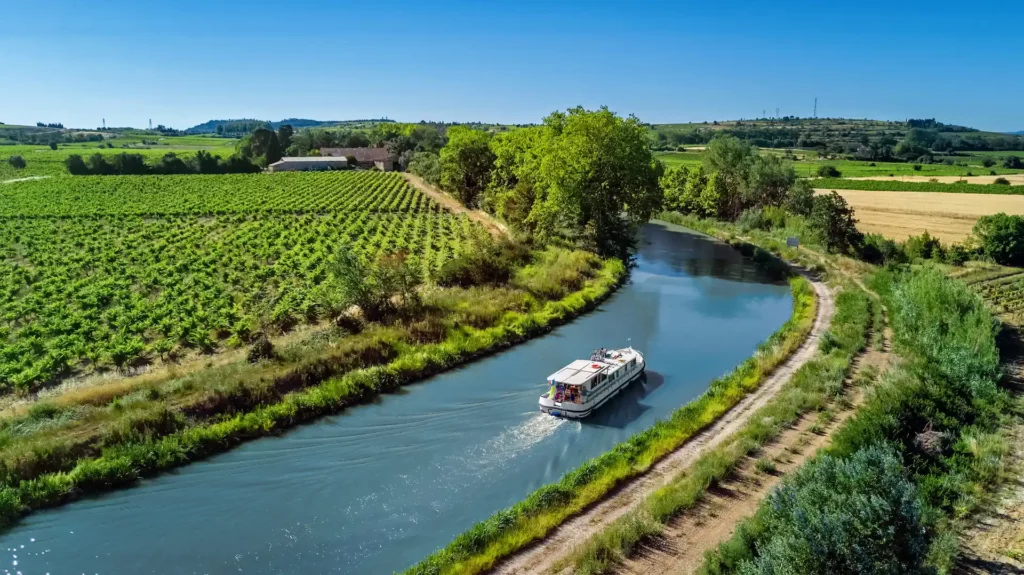 Croisière sur le Canal du Midi près du camping à Toulouse.