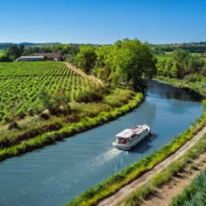 Croisière sur le Canal du Midi près du camping à Toulouse.