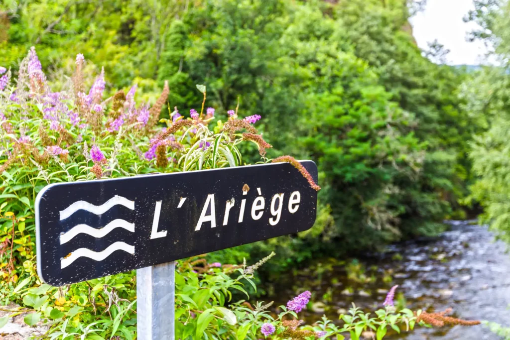 réserver votre séjour en camping au bord d'un lac ou d'une rivière en Ariège